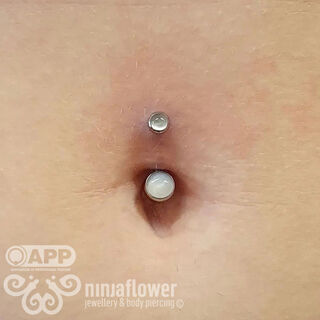 NAVEL PIERCINGS